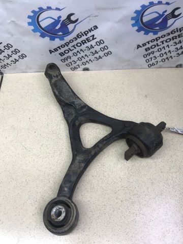 Правий важіль передній нижній підвіски 31304046 VOLVO