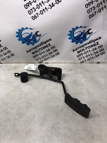 Підаль газу 327002H100 HYUNDAI