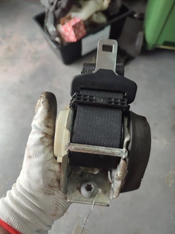 Пасок безпеки задній 33035173B FORD