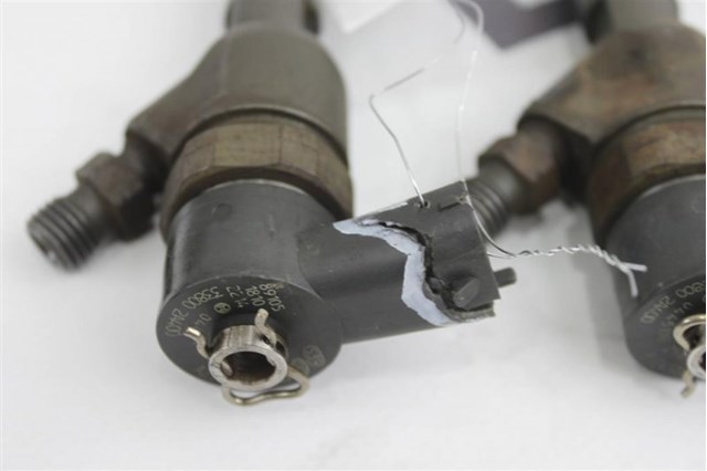 Форсунка інжектора 338002A400 HYUNDAI