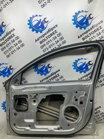 Пасажирські передні двері 3T0831056 VAG