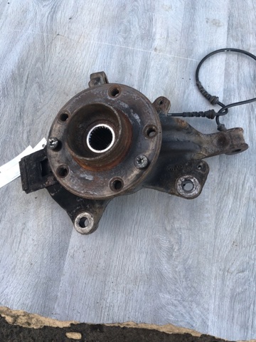 Кулак поворотний передній правий 400140080R RENAULT