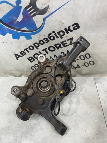 Кулак поворотний передній правий 40014CG000 NISSAN