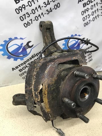 Цапфа поворотна права 40014JG000 NISSAN
