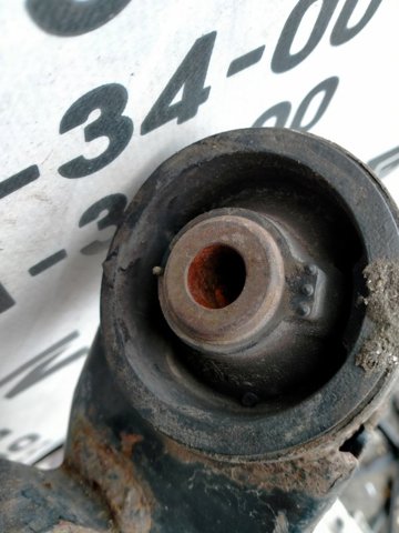 Балка задньої підвіски поперечна 4210164010 TOYOTA