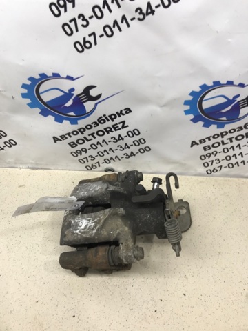 Супорт гальмівний задній правий 4783012220 TOYOTA