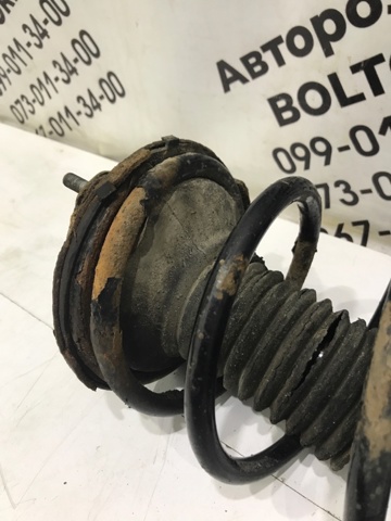 Амортизатор передньої підвіски 4851049555 TOYOTA