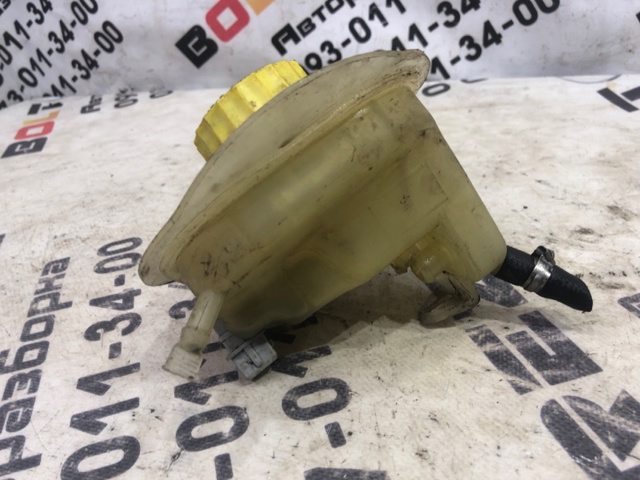 Бачок головного гальмівного циліндру 4B0611301E VAG