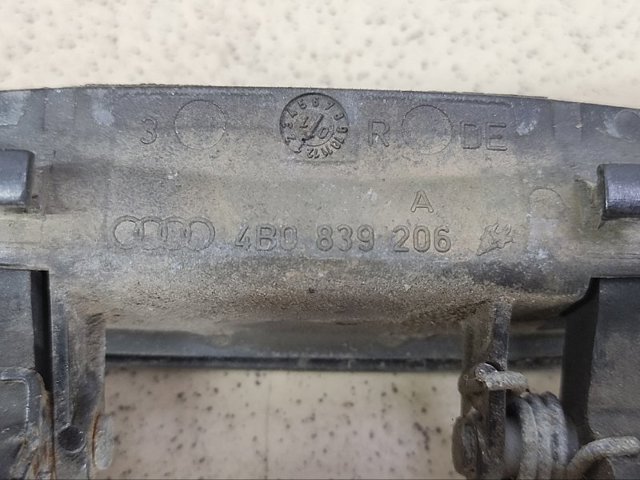 Ручка задніх дверей зовнішня, права 4B0839208 VAG
