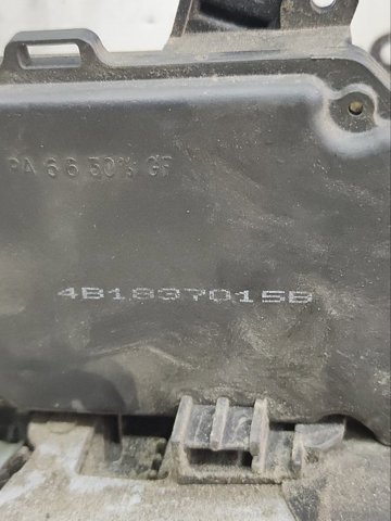 Замок дверей водія 4B1837015G VAG