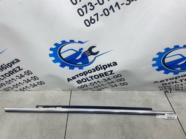Молдинг опускного скла двері задньої, лівої 4G0853763 VAG