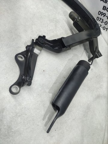 Кріплення кришки багажника 4G5827302B VAG