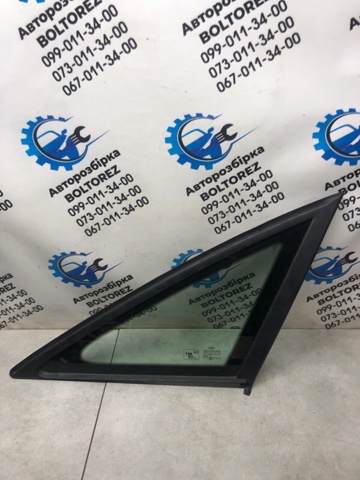 Скло багажного відсіку, праве 4G5845300F VAG