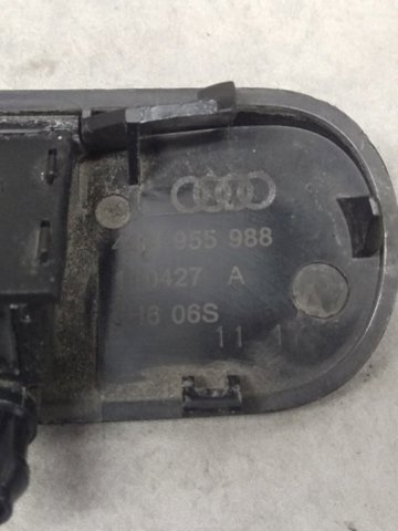 Форсунка омивача скла лобового, права 4G8955988 VAG