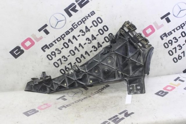 Напрямна переднього бампера, права 4L0807284 VAG