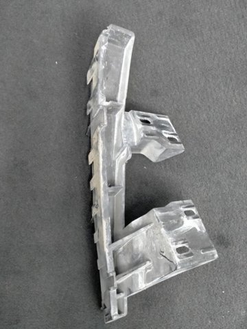 Праве кріплення переднього бампера 4L0807334 VAG