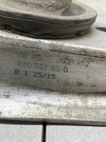 Балансир задній нижній 4M0505311G VAG