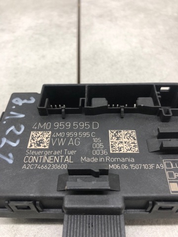 Блок комфорту задніх дверей 4M0959595D VAG