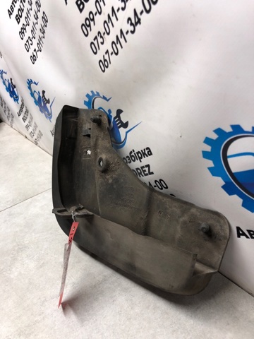 Бризковики передніх коліс 4M8075116 VAG