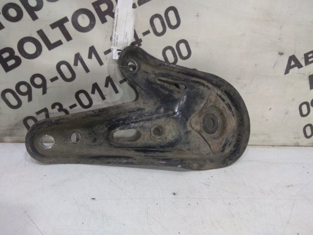 Кронштейн передньої балки 5102348030 TOYOTA