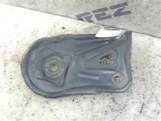 Кронштейн передньої балки 5102433070 TOYOTA