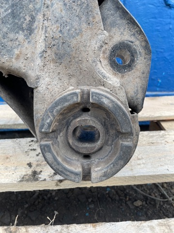 Підрамник передній 5110048040 TOYOTA