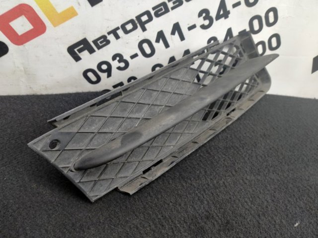 Решітка переднього бампера, права 51117134082 BMW