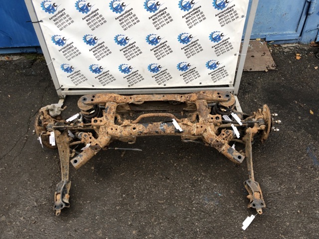 Балка задньої підвіски поперечна 5120642050 TOYOTA
