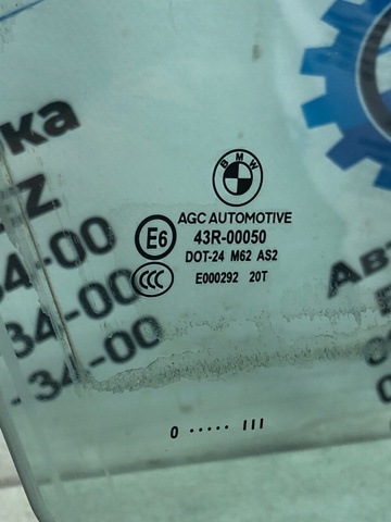 Скло передньої правої двері 51337182110 BMW
