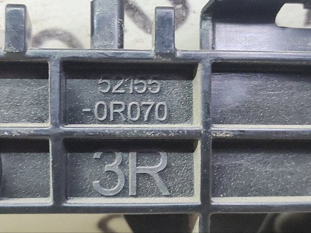 Кронштейн бампера заднього, правий 521550R070 TOYOTA