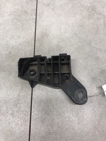 Кронштейн бампера заднього, правий 5215548011 TOYOTA