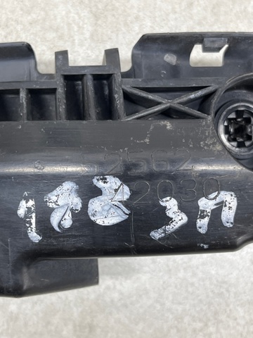 Напрямна заднього бампера, права 5256242030 TOYOTA