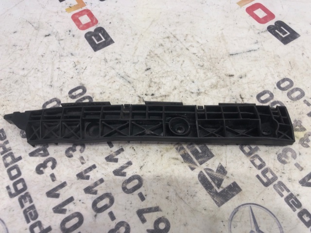 Напрямна заднього бампера, ліва 5257648020 TOYOTA