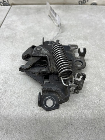 Замок кришки капота 5351042080 TOYOTA