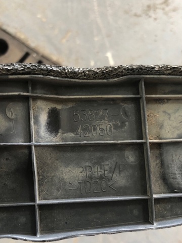 Накладка переднього правого крила 5382742050 TOYOTA