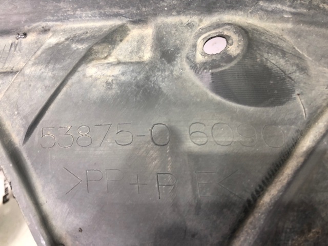 Підкрилок переднього крила, правий 5387506090 TOYOTA