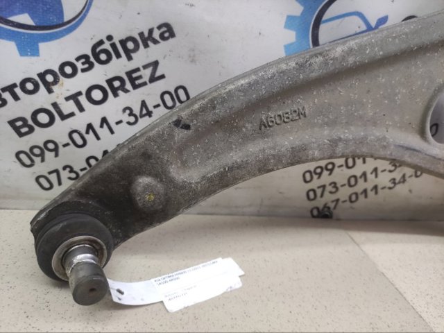 Правий важіль передній нижній підвіски 545004R000 HYUNDAI
