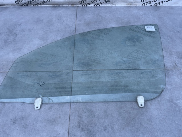 Скло водійських дверей 5706A007 MITSUBISHI