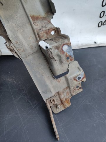 Переднє праве крило 5761065J10 SUZUKI