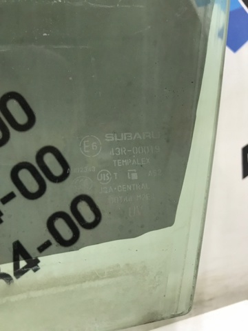 Скло водійських дверей 61011AJ01A SUBARU