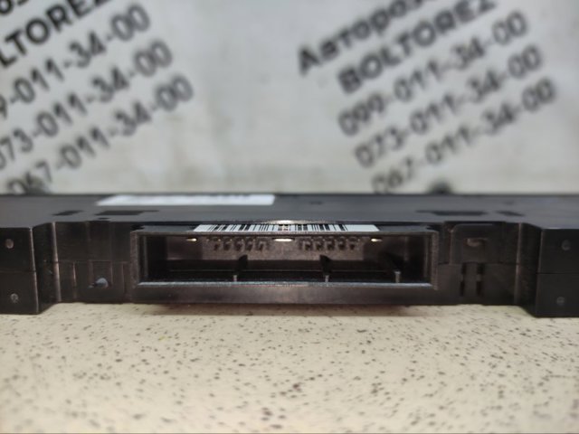 Блок кнопок центральної консолі 61318373711 BMW