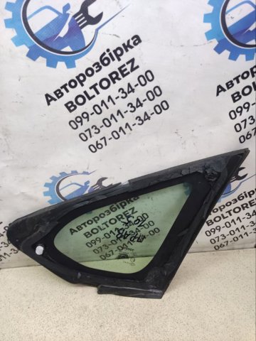 Скло-кватирка дверей, передніх, правих 6211002010 TOYOTA