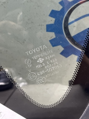 Скло багажника, ліве 6272042310 TOYOTA