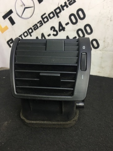 Решітка повітропровода права 64228402216 BMW