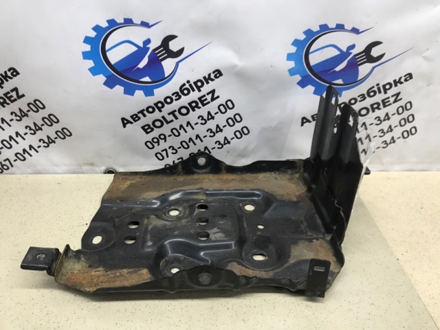 Кріплення / підставка акумулятора (АКБ) 648604U000 NISSAN
