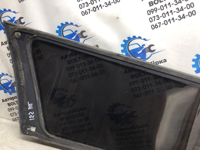 Скло багажного відсіку, праве 65210AG080 SUBARU