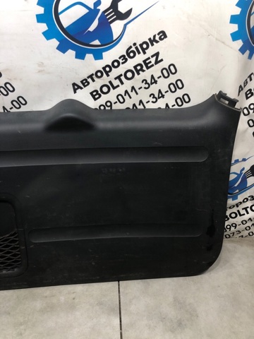 Обшивка-облицювання кришки багажника 677500R010B0 TOYOTA