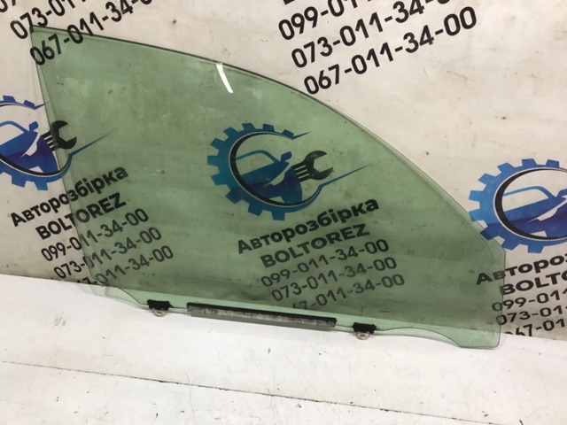 Скло передньої правої двері 6810142160 TOYOTA