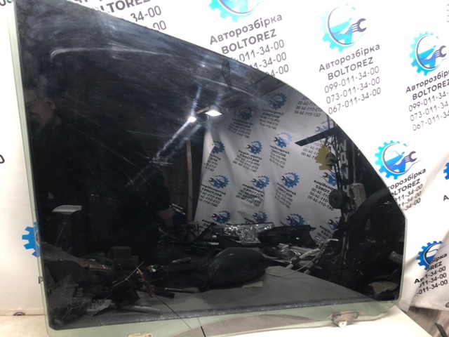 Скло пасажирських дверей 6810160560 TOYOTA