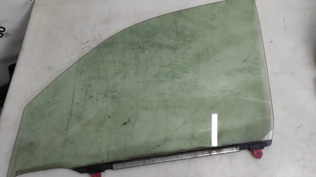 Скло водійських дверей 6810242160 TOYOTA